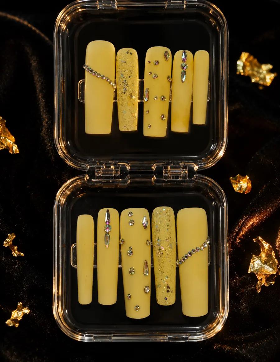 Jasmine Glitz press-on nail set